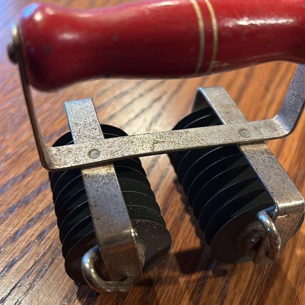 Antique Dandy Pastry Cutter and Pasta Cutter Rare - Picture 8 of 9